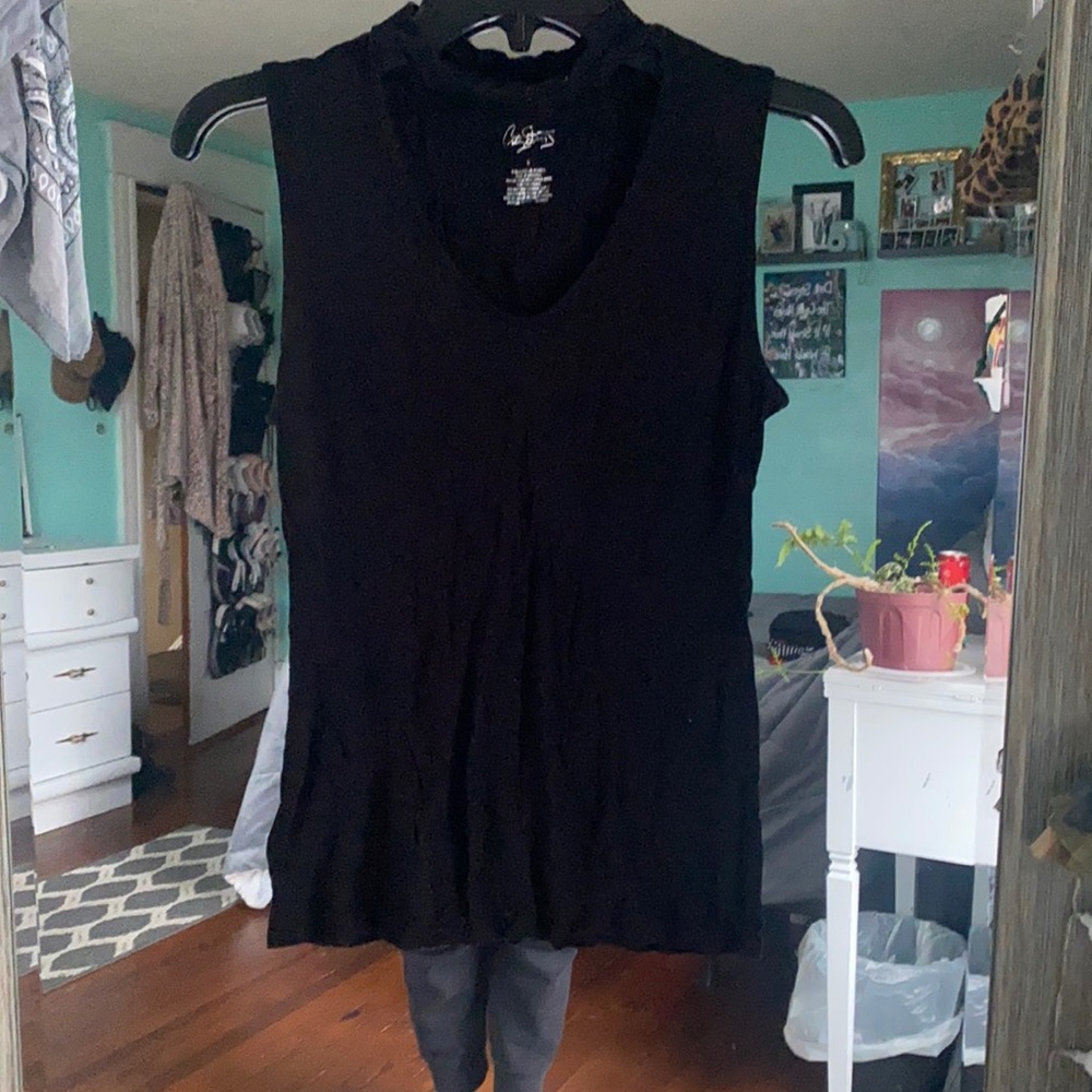 Black tank top size small